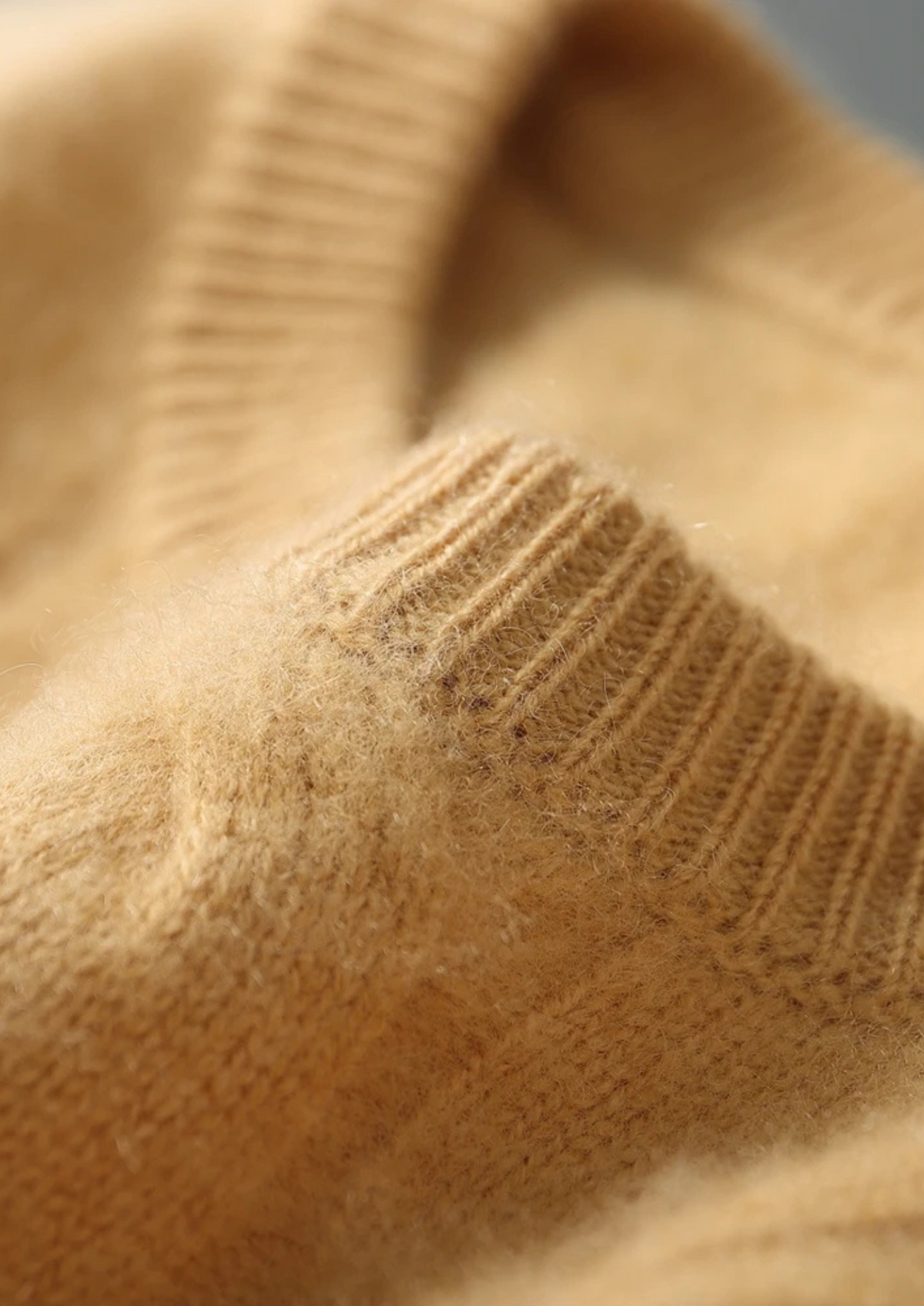 PREMIUM CASHMERE CABLE CREWNECK