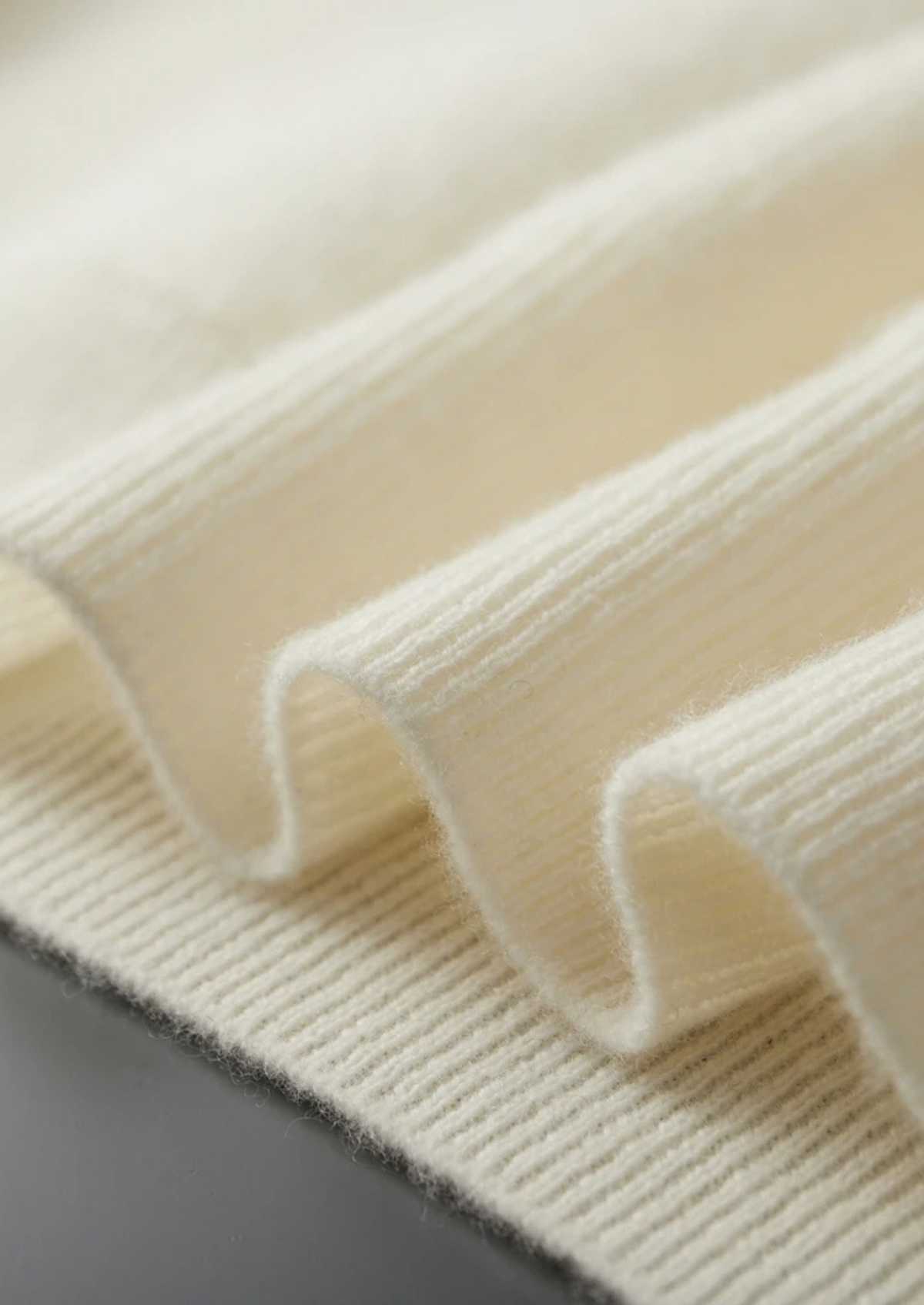 PREMIUM CASHMERE RIBBED HALF-ZIP SWEATER